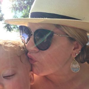 Meet your Posher, Lucinda